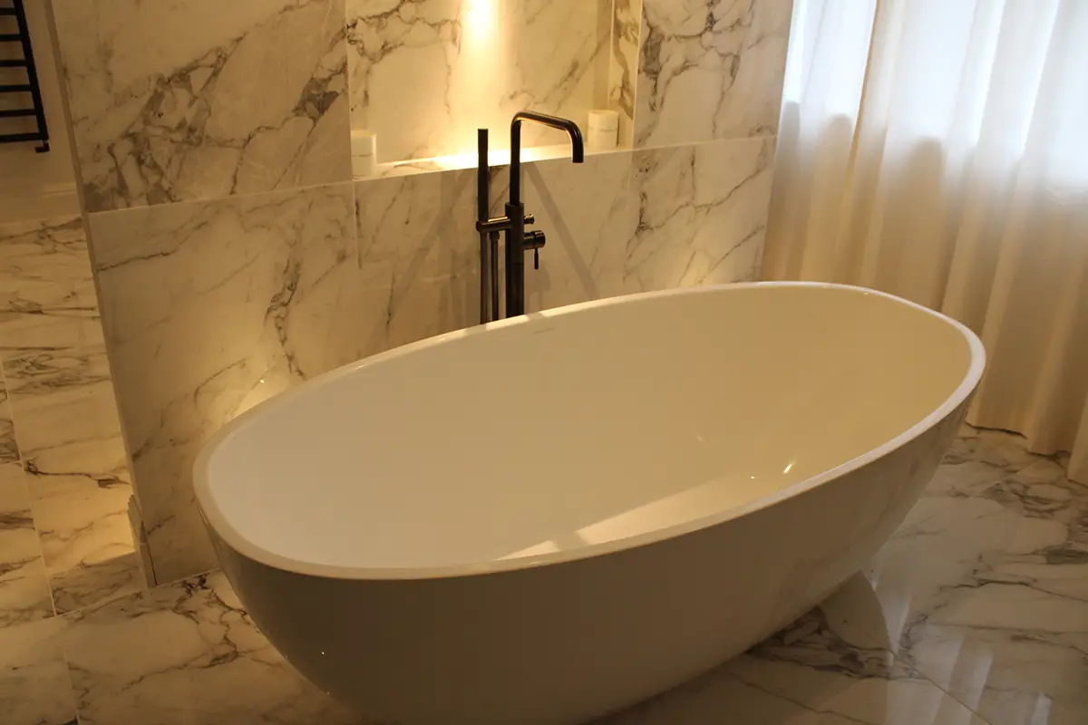 Freestanding bath in a marble bathroom fitted by WeFix